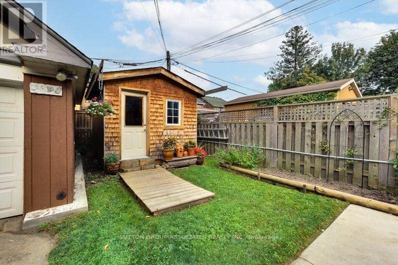 131 Lauder Avenue — photo 39 of 40