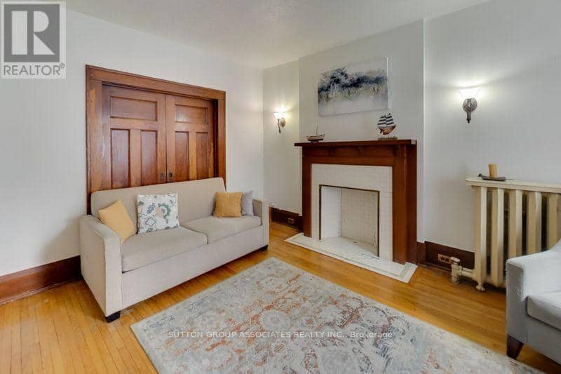 131 Lauder Avenue — photo 4 of 40