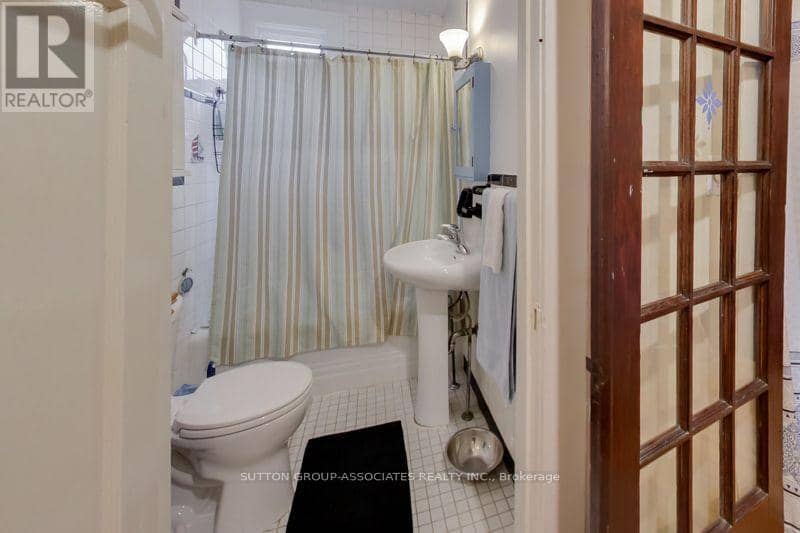 131 Lauder Avenue — photo 8 of 40