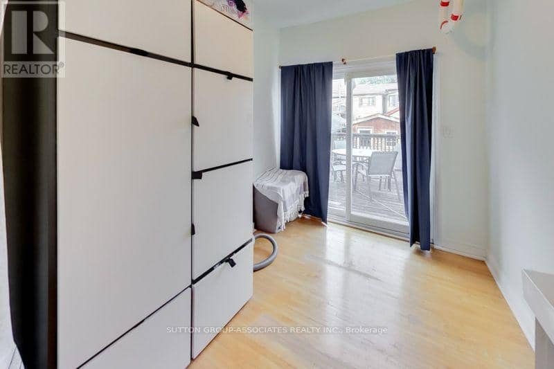131 Lauder Avenue — photo 9 of 40