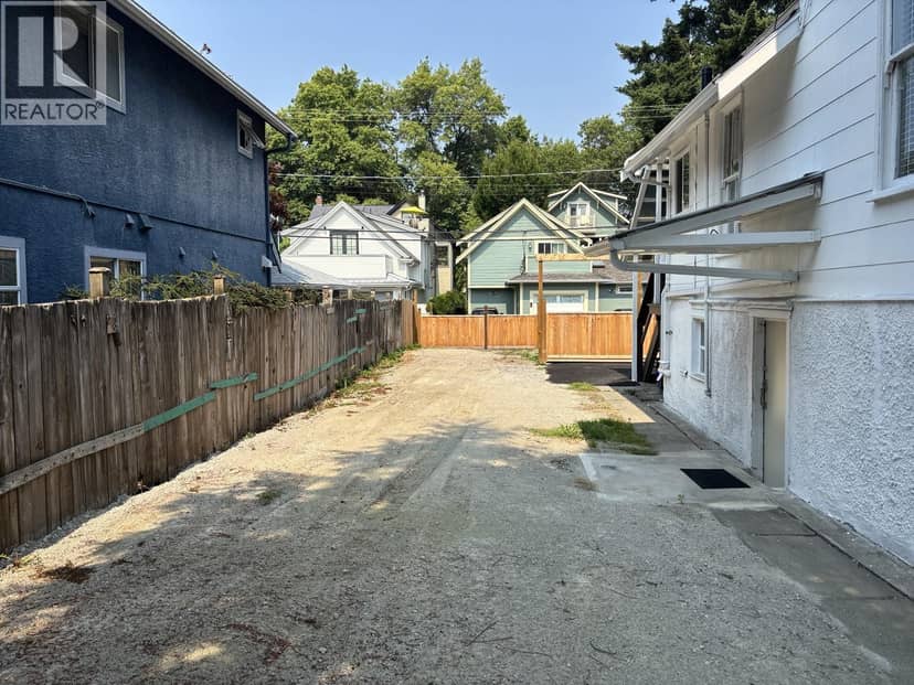 135 W 12TH AVENUE, Vancouver, photo 2