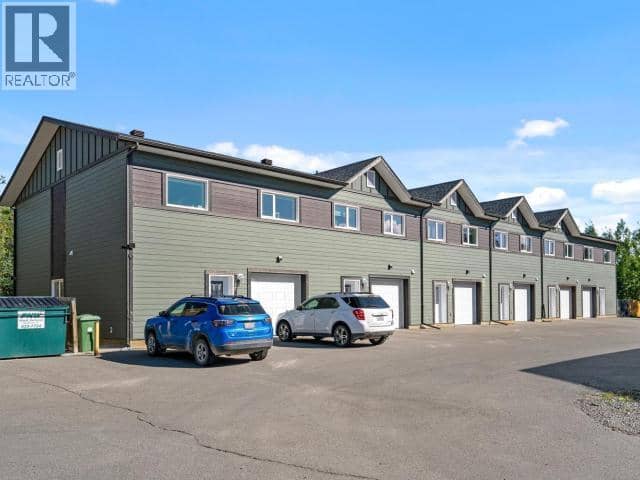 21-92 Iskoot Crescent — photo 1 of 29