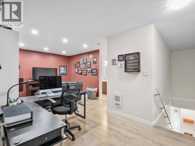 21-92 Iskoot Crescent — photo 13 of 29