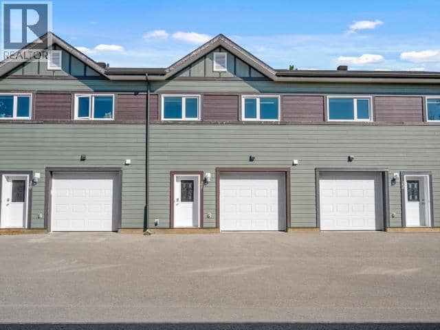 21-92 Iskoot Crescent — photo 2 of 29
