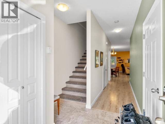 21-92 Iskoot Crescent — photo 4 of 29