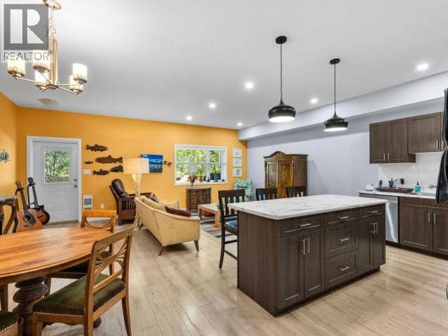21-92 Iskoot Crescent — photo 5 of 29