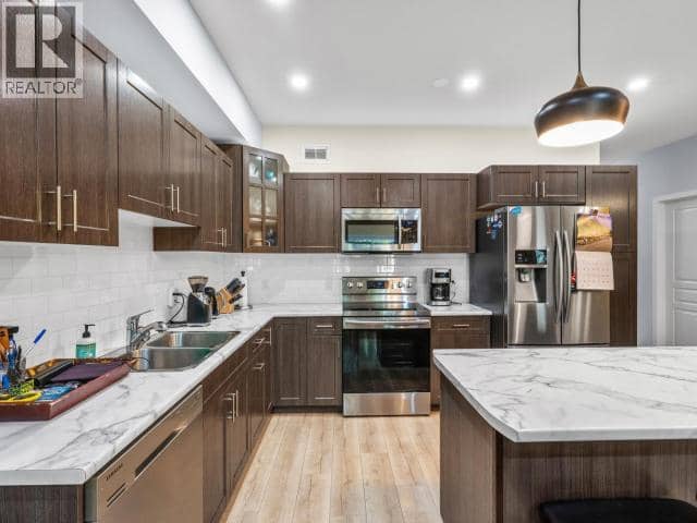 21-92 Iskoot Crescent — photo 7 of 29