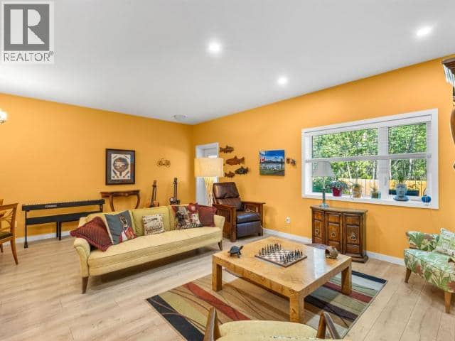 21-92 Iskoot Crescent — photo 9 of 29