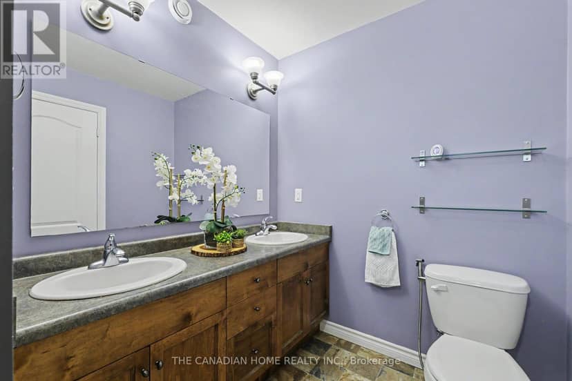 219 Picton Street E — photo 22 of 36