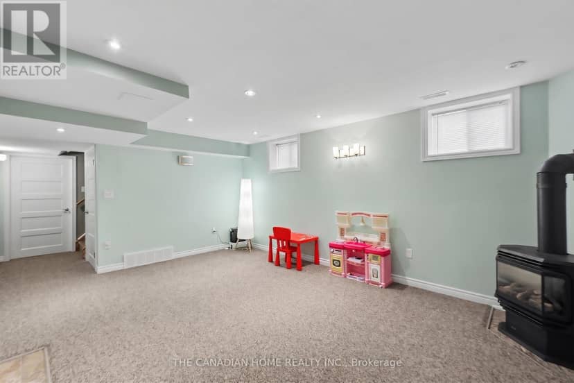 219 Picton Street E — photo 29 of 36