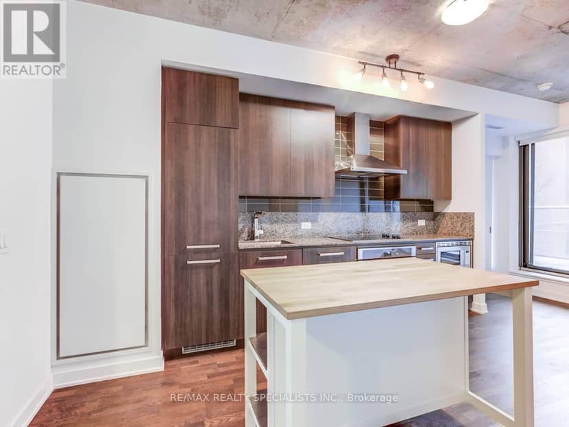 304 - 15 Beverley Street — photo 7 of 21