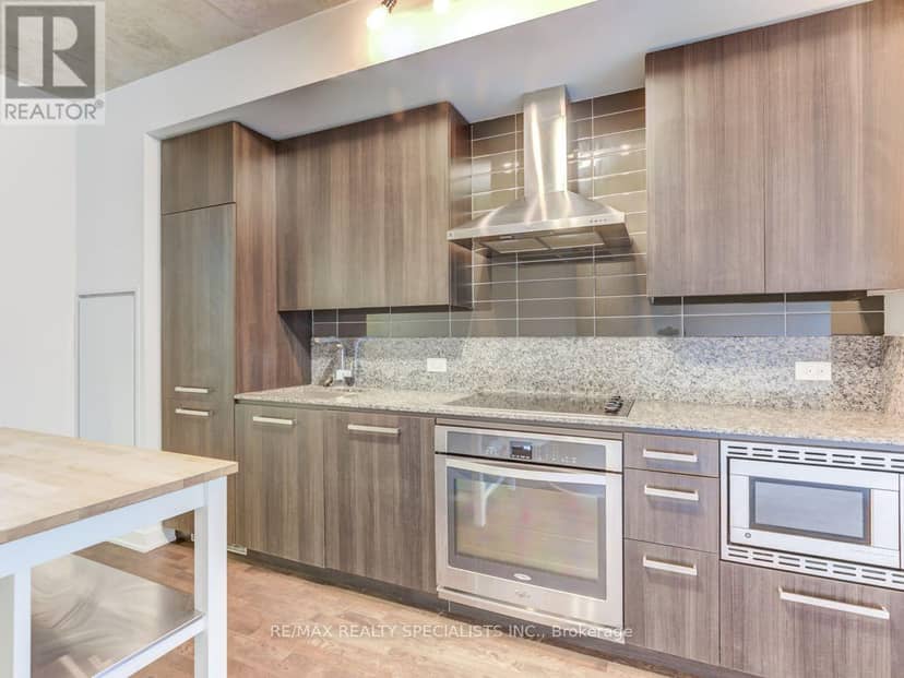 304 - 15 Beverley Street — photo 8 of 21