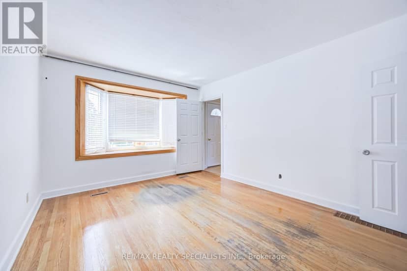 47 Singleton Road — photo 10 of 40