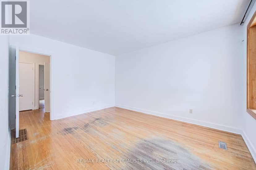 47 Singleton Road — photo 8 of 40