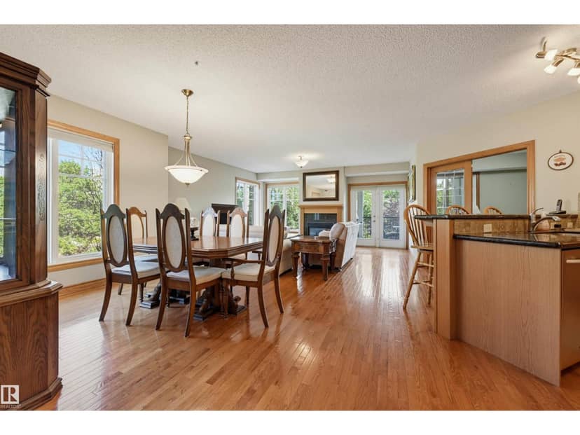 #301 9819 96A ST NW, Edmonton, photo 2
