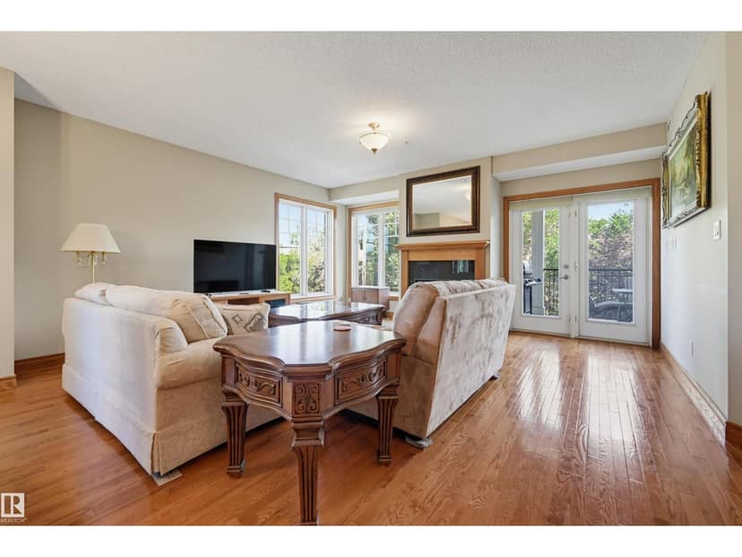 #301 9819 96A ST NW, Edmonton, photo 3