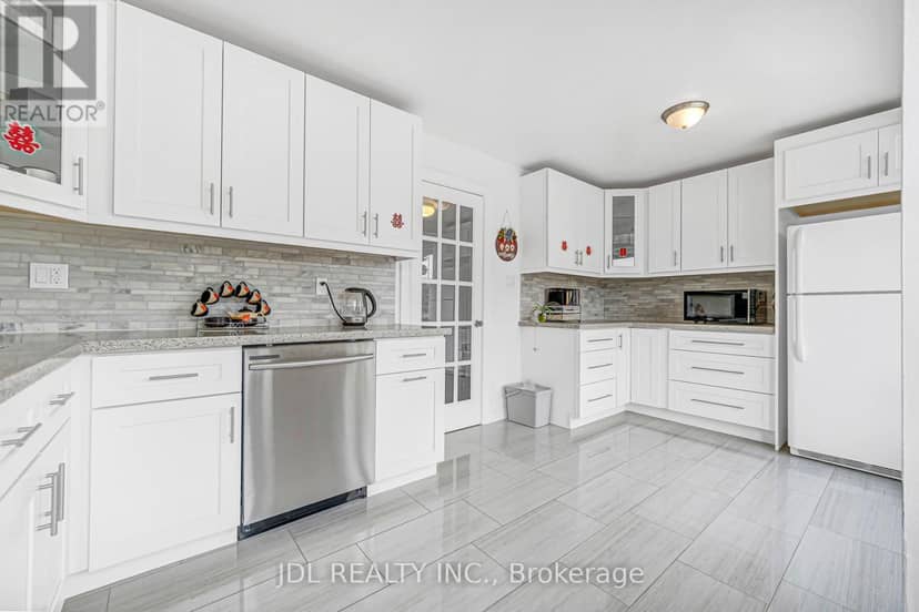 33 - 100 Bridletowne Circle — photo 23 of 40