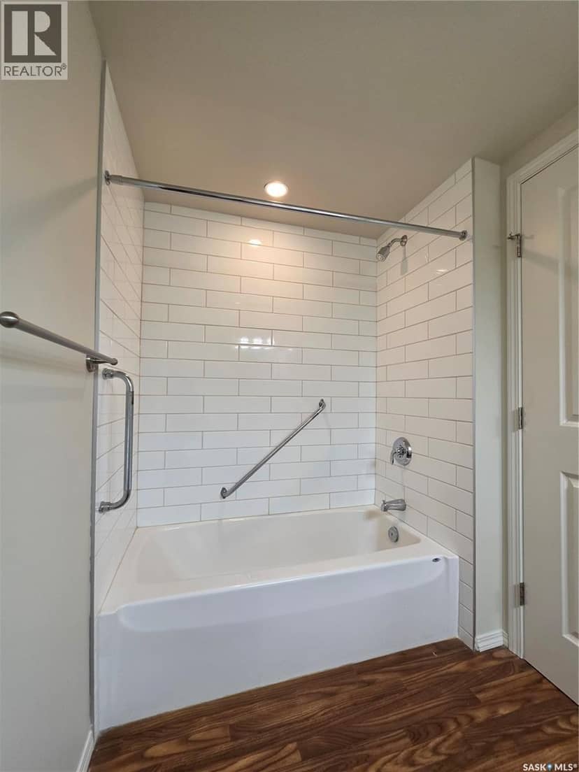 221 680 7th AVENUE E — photo 23 of 32