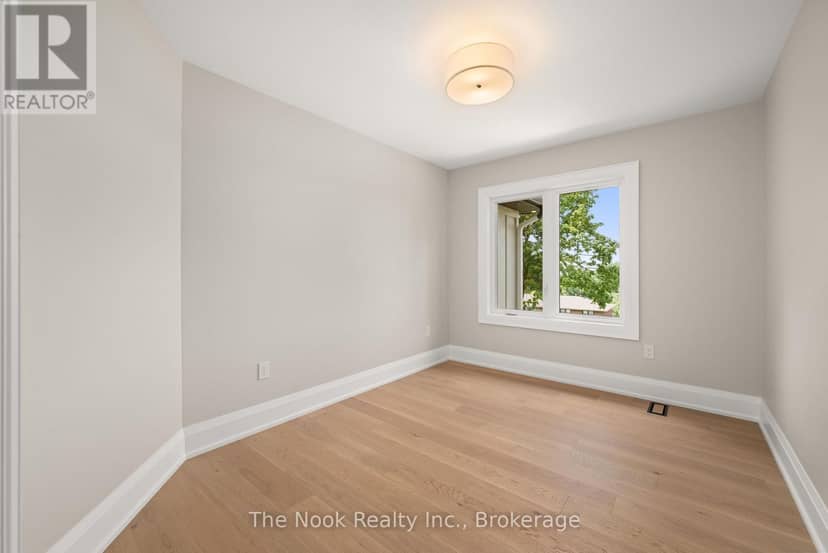 153 Elizabeth Crescent N — photo 27 of 40