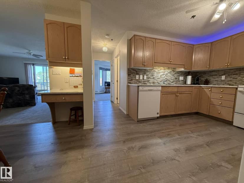 #102 10903 21 AV NW, Edmonton, photo 3