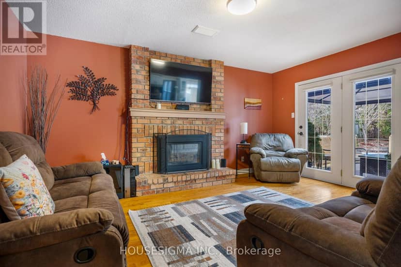 18 Jennifer Gardens — photo 11 of 40