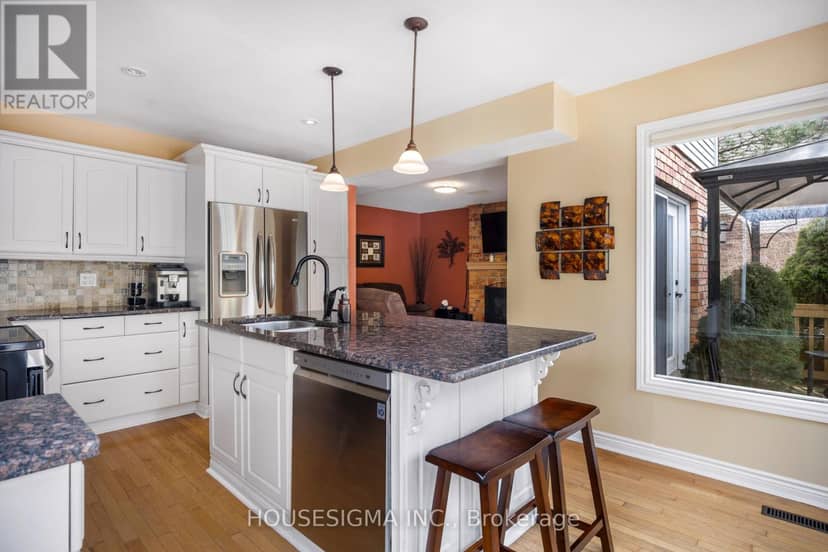 18 Jennifer Gardens — photo 14 of 40
