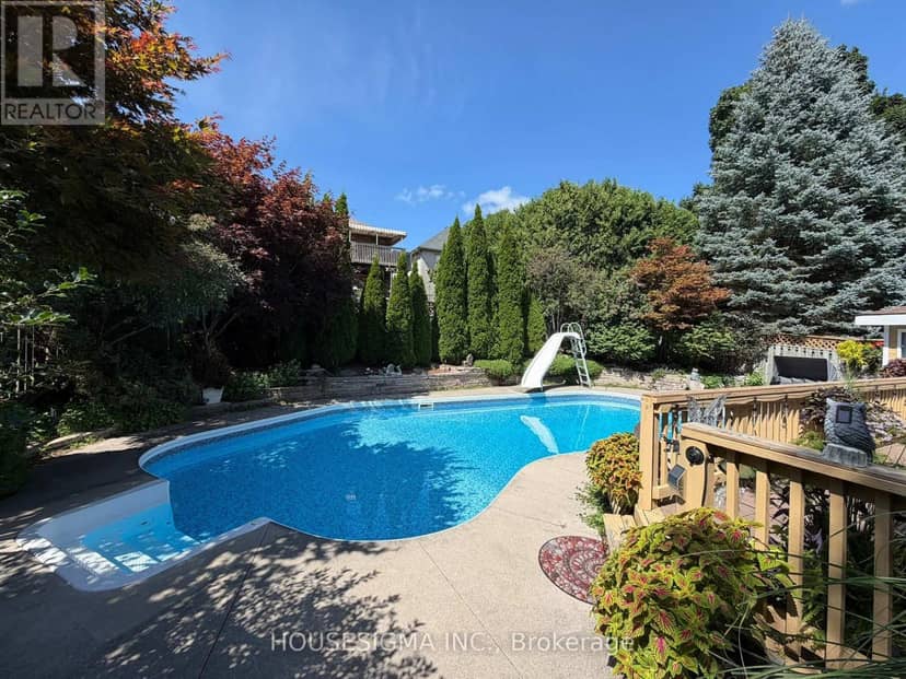 18 Jennifer Gardens — photo 3 of 40