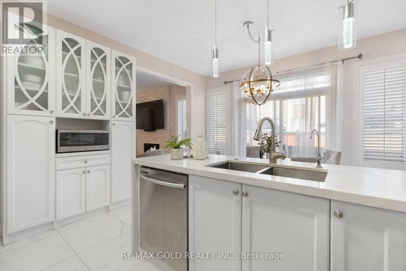 19 Bellcrest Road — photo 16 of 40