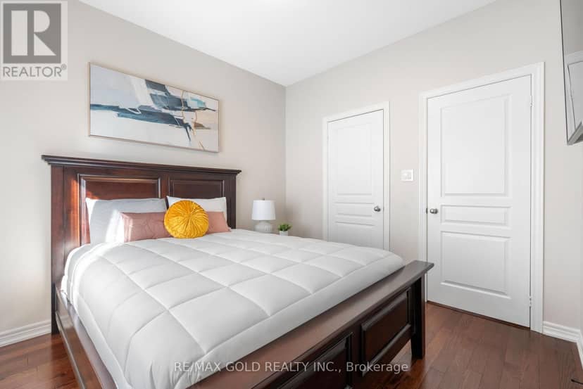 19 Bellcrest Road — photo 33 of 40