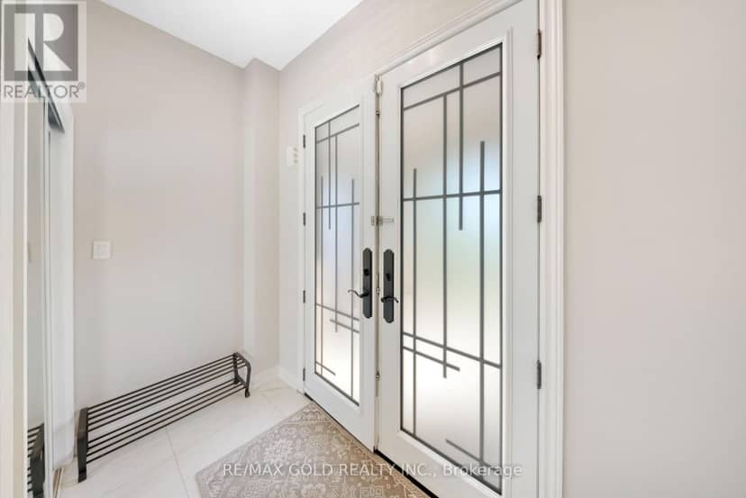 19 Bellcrest Road — photo 5 of 40