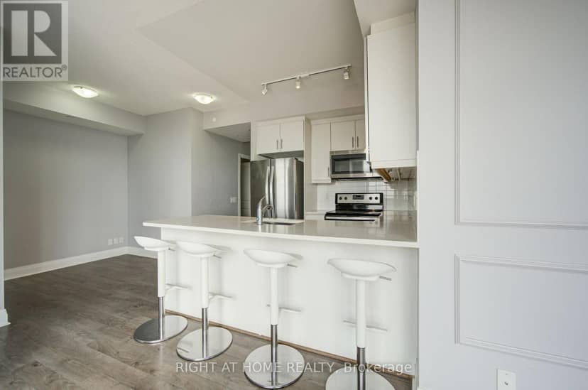 1807 - 15 Zorra Street — photo 10 of 34