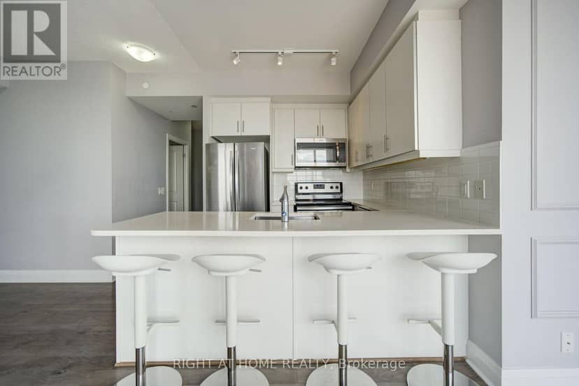 1807 - 15 Zorra Street — photo 9 of 34