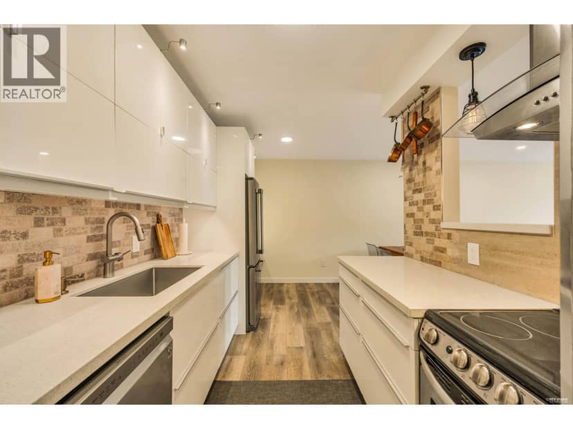 310 428 AGNES STREET, New Westminster, photo 3