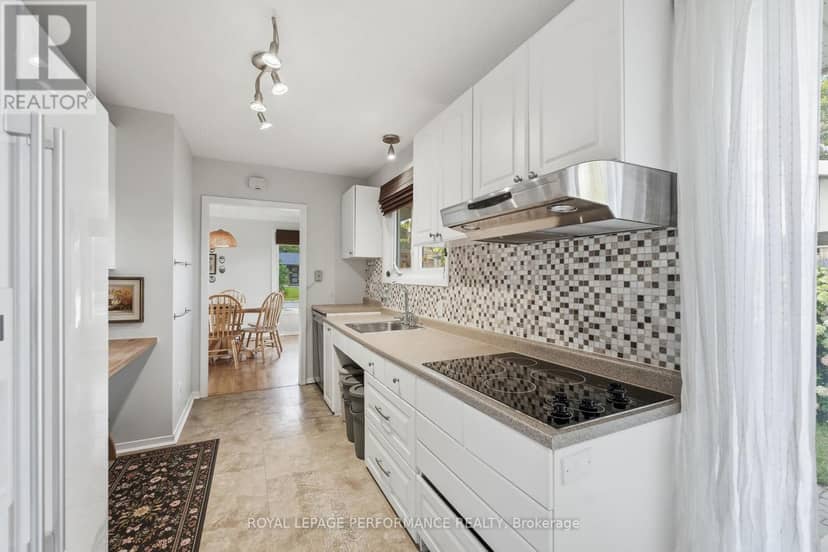 3149 Southmore Drive E — photo 10 of 40