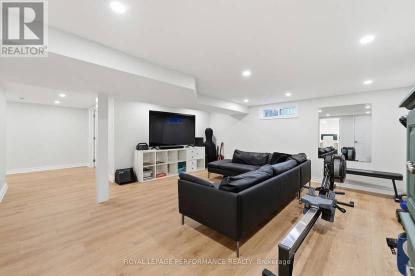 3149 Southmore Drive E — photo 23 of 40