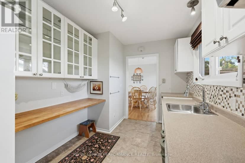 3149 Southmore Drive E — photo 9 of 40