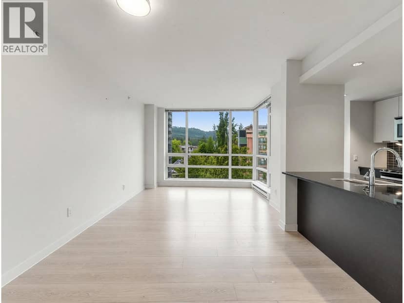 605 2968 GLEN DR., Coquitlam, photo 2