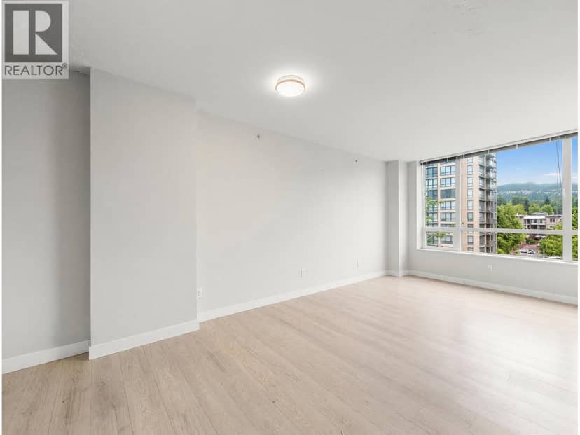 605 2968 GLEN DR., Coquitlam, photo 3
