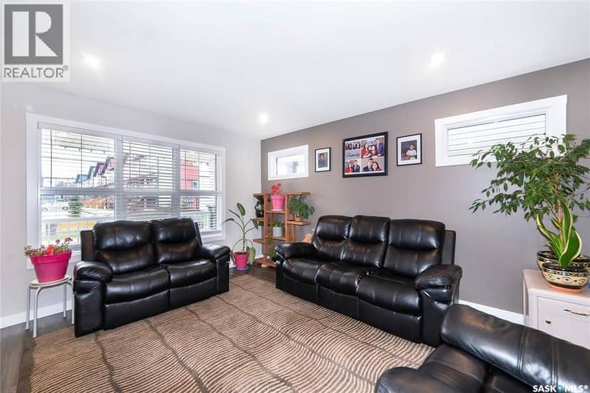 155 Marlatte CRESCENT — photo 7 of 40
