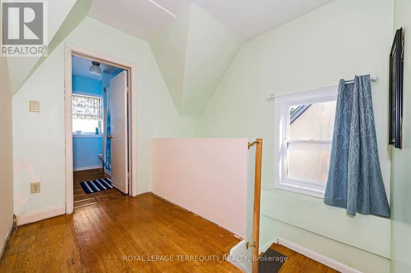 2307 Lawrence Avenue W — photo 11 of 37