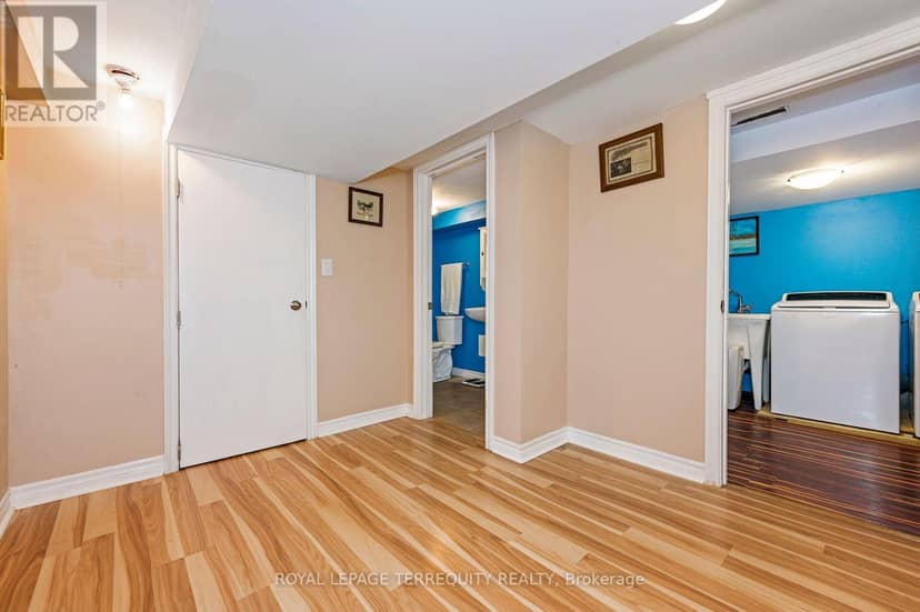 2307 Lawrence Avenue W — photo 21 of 37