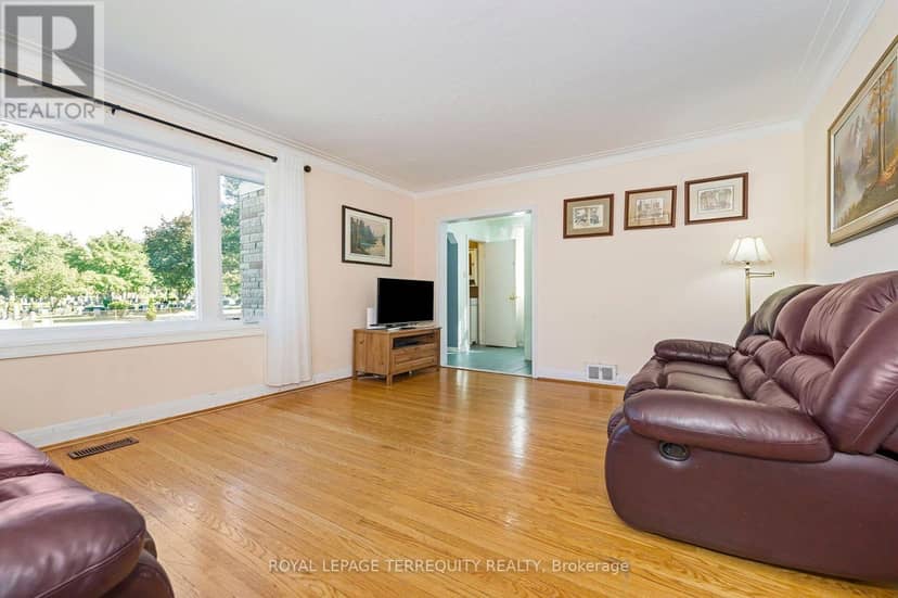 2307 Lawrence Avenue W, Toronto, photo 3