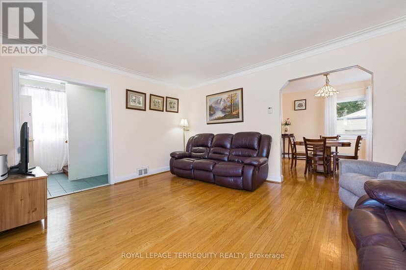 2307 Lawrence Avenue W, Toronto, photo 4