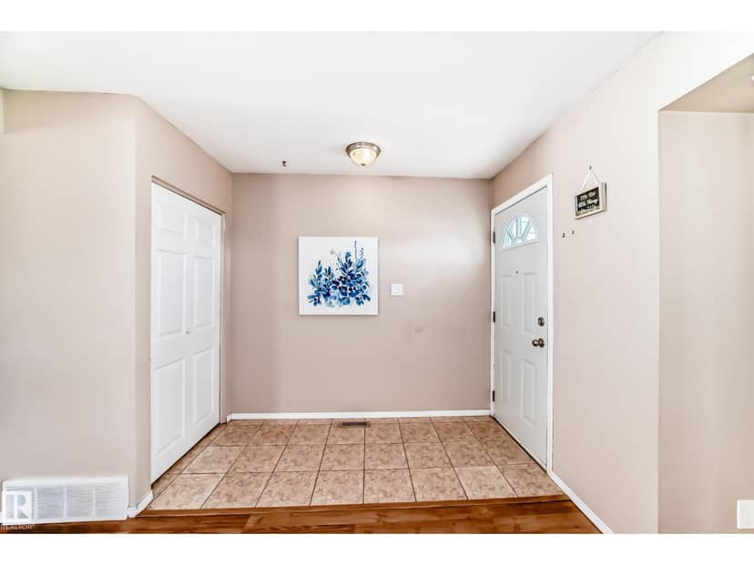 100 Dickinsfield Ct NW, Edmonton, photo 3