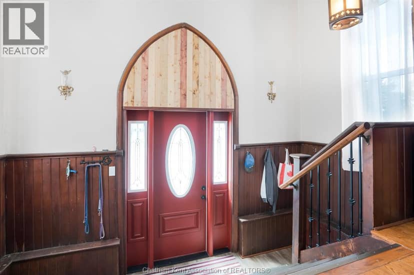 203 McIntyre STREET — photo 10 of 40