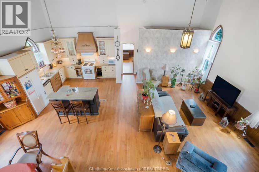 203 McIntyre STREET — photo 17 of 40