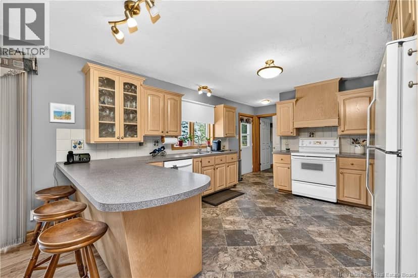 330 Vanier Street — photo 17 of 40
