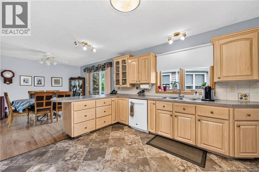 330 Vanier Street — photo 19 of 40