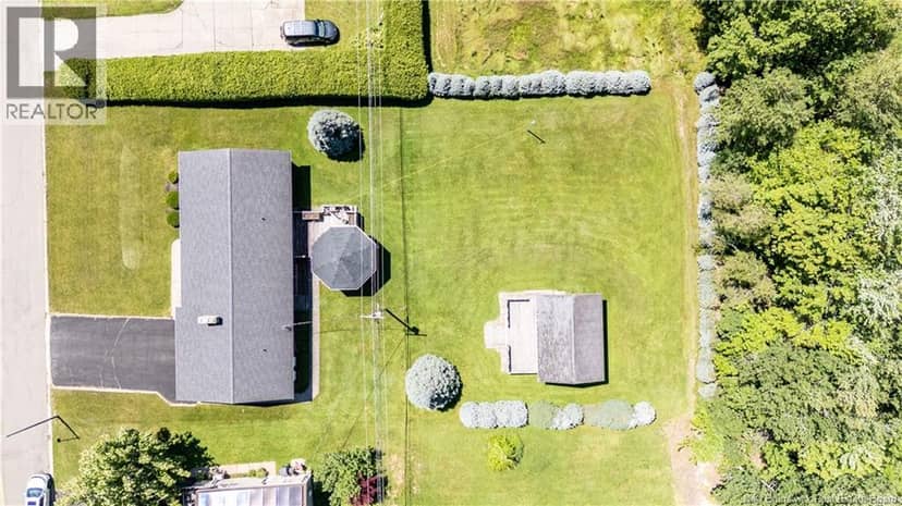 330 Vanier Street — photo 7 of 40