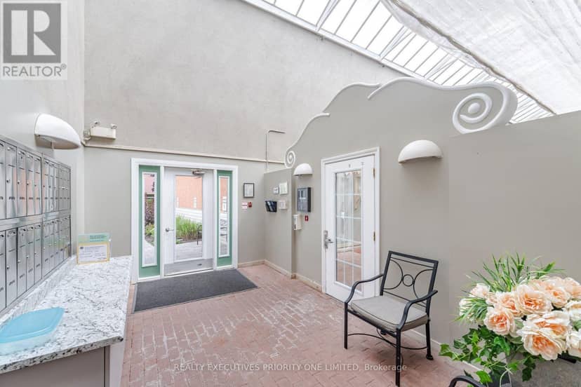 2 - 77 Mill Street E — photo 4 of 40